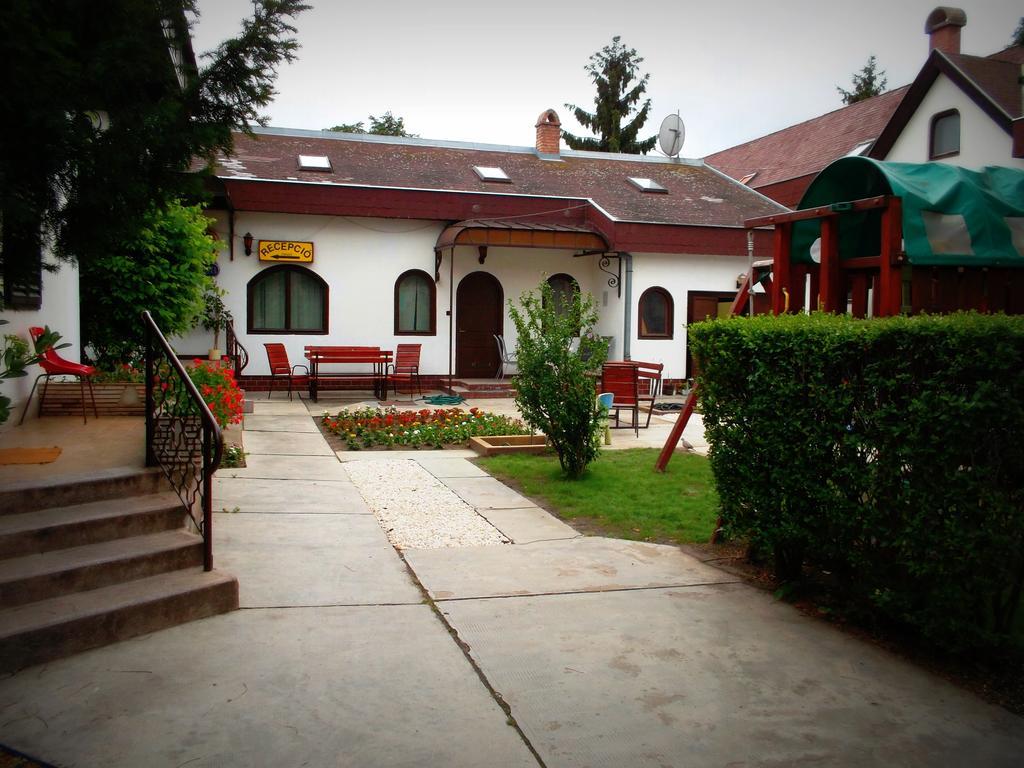 Hotel Palota Boedapest Buitenkant foto