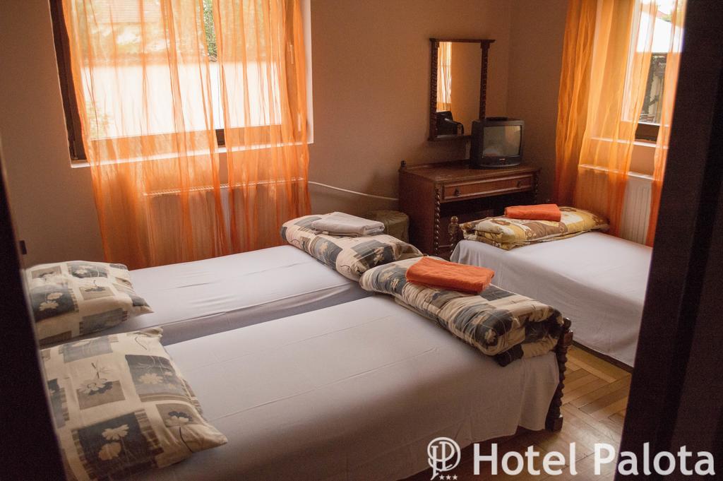 Hotel Palota Boedapest Kamer foto