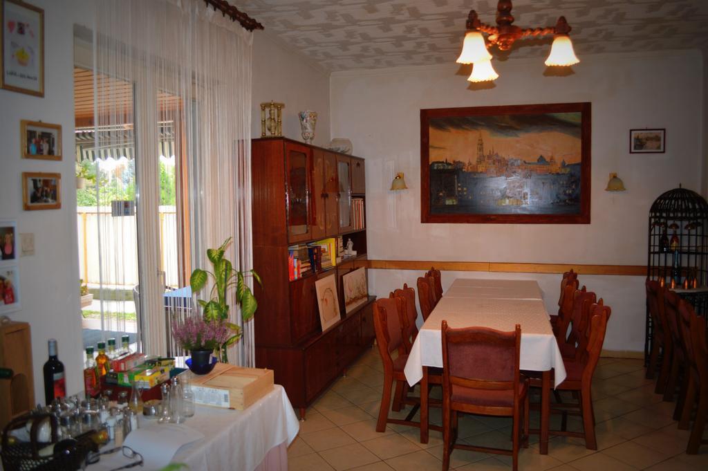 Hotel Palota Boedapest Buitenkant foto