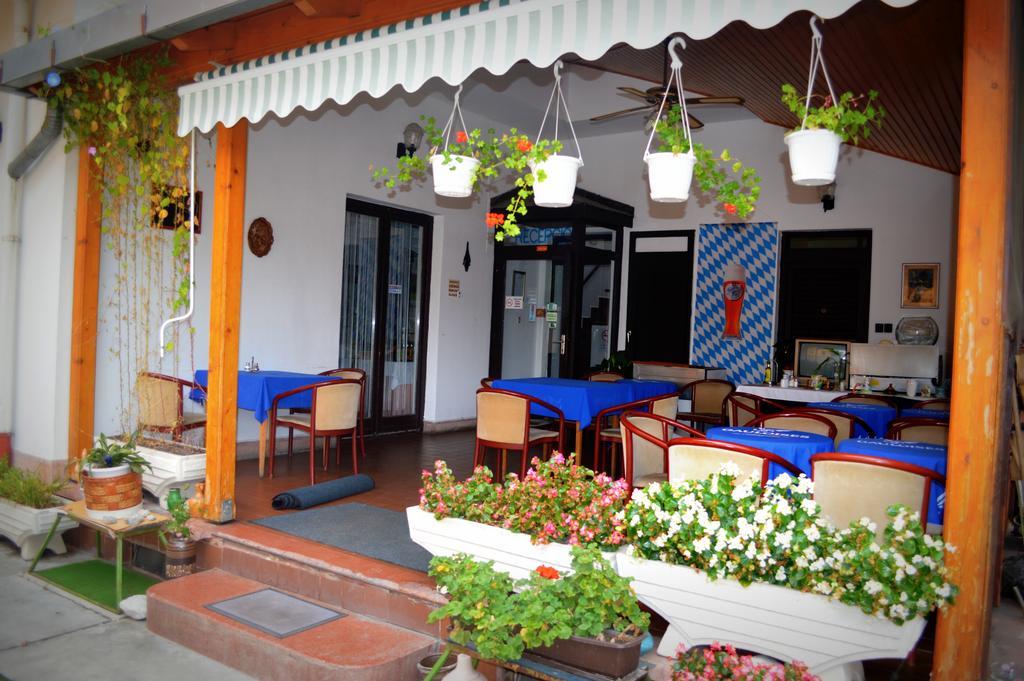 Hotel Palota Boedapest Buitenkant foto